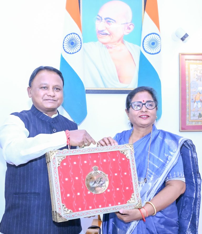 Chief Minister Shri Mohan Charan Majhi presenting copies of general budget 2026-27 to Speaker Smt Surama Padhi and Deputy Speaker Shri Bhabani Shankar Bhoi in assembly on 20 February 2026
