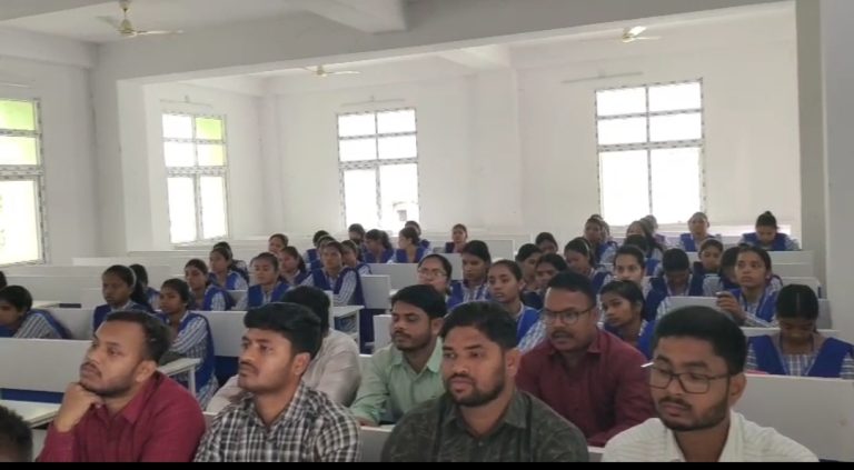 ଫୁଲବାଣୀ ସଞ୍ଜୟ ସ୍ମୃତି ସରକାରୀ ମହିଳା ମହାବିଦ୍ୟାଳୟରେ ଆତ୍ମ ସୁରକ୍ଷା ପ୍ରଶିକ୍ଷଣ ଶିବିର ଉଦଘାଟିତ