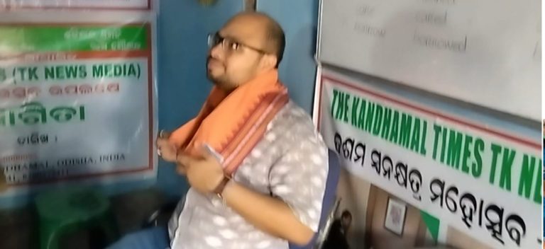 ଲାଇନପଡା IIAT COMPUTER EDUCATION ଅନୁଷ୍ଠାନ ତରଫରୁ ଚକାପାଦ ବିଡିଓ ଙ୍କୁ ସ୍ଵାଗତ ସମ୍ବର୍ଦ୍ଧନା